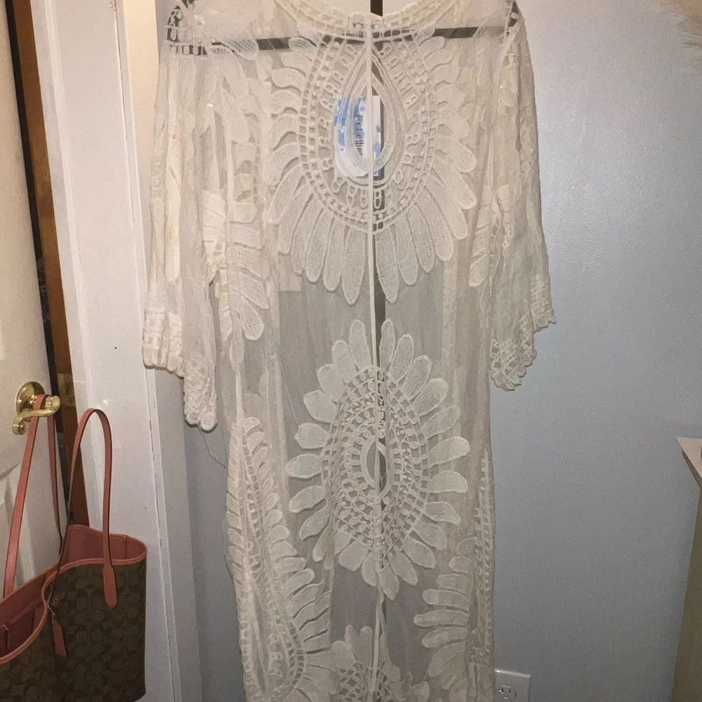 Cover up - Picture 3 of 4